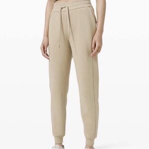 Lululemon Scuba High-Rise Jogger Full Length Size 4 in Trench Beige Fleece Lined